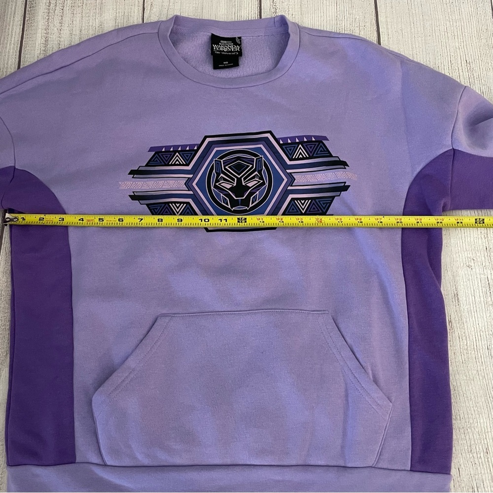 BLACK PANTHER Her Universe Women’s Purple Lavender Graphic Sweatshirt Size Med - Picture 7 of 9